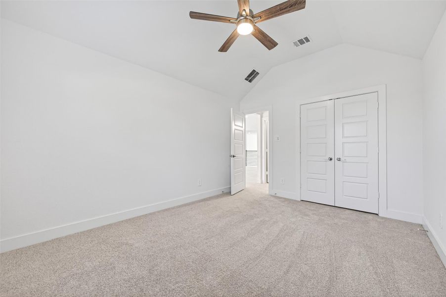 Spacious, unfurnished interior of a new home in Sorella, Tomball (Image 40).