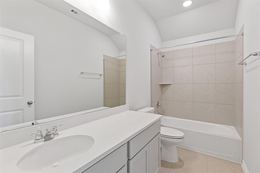 Furnished interior view inside a new home in Oakwood Estates, Waller (Image 7).