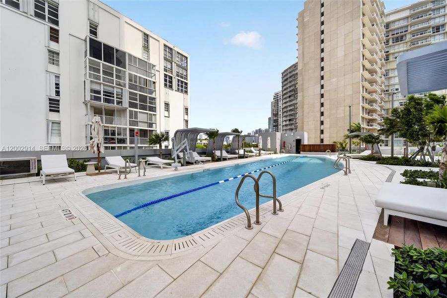 Condo located in Miami, FL showcasing its design and architecture (Image 29).