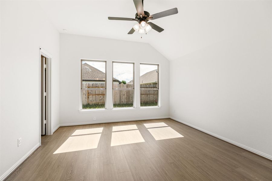 Spacious, unfurnished interior of a new home in Ellis Cove, Seabrook (Image 15).