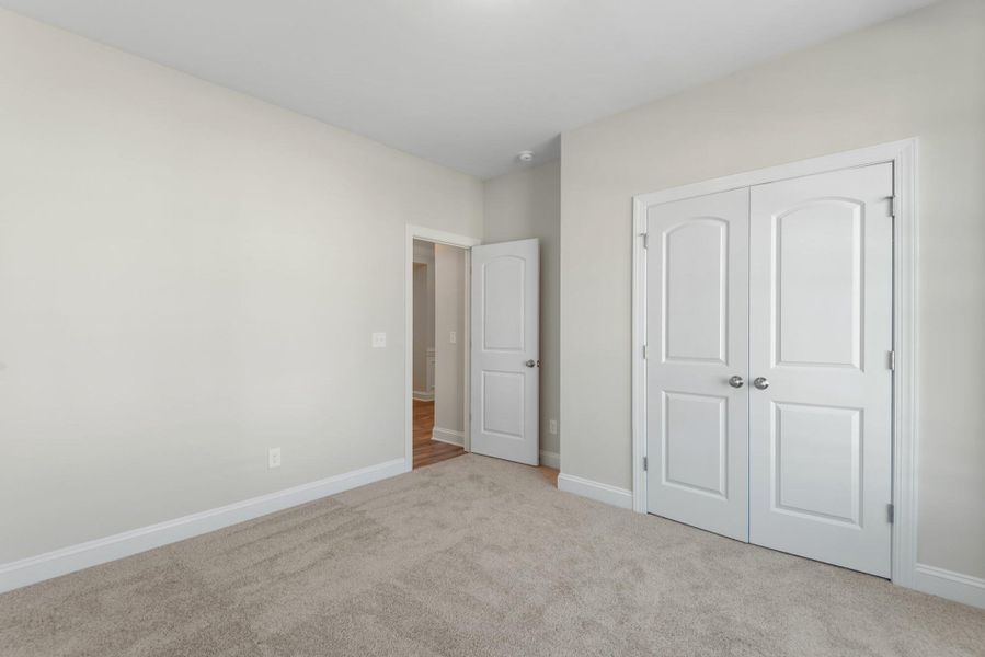 Spacious, unfurnished interior of a new home in Wexford, Elon (Image 24).