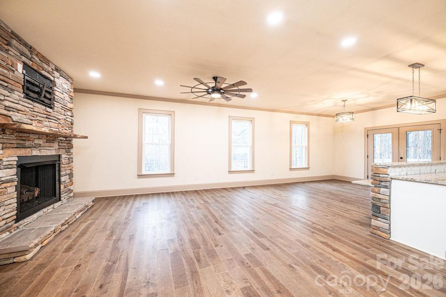 Spacious, unfurnished interior of a new home in , Newton (Image 14).