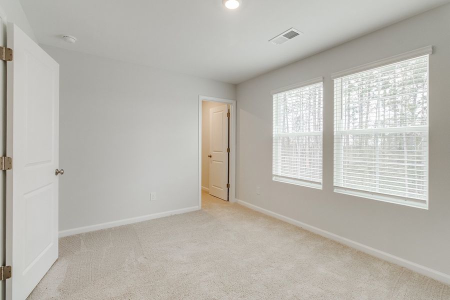 Spacious, unfurnished interior of a new home in Ellington, Elgin (Image 35).