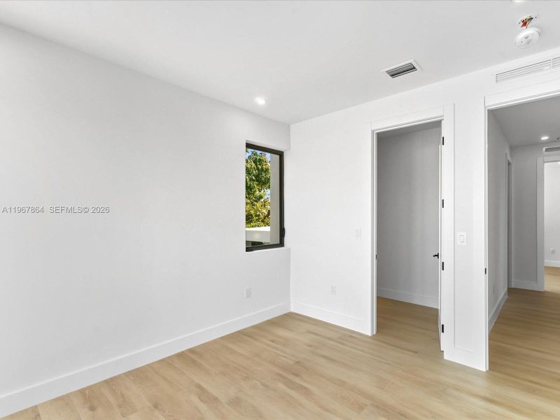 Spacious, unfurnished interior of a new home in , Miami (Image 41).