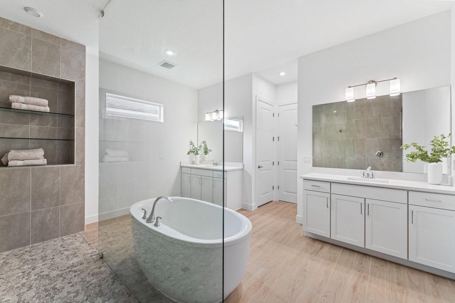 US_SEF_OPAL_LOT 291_OWNERS BATH
