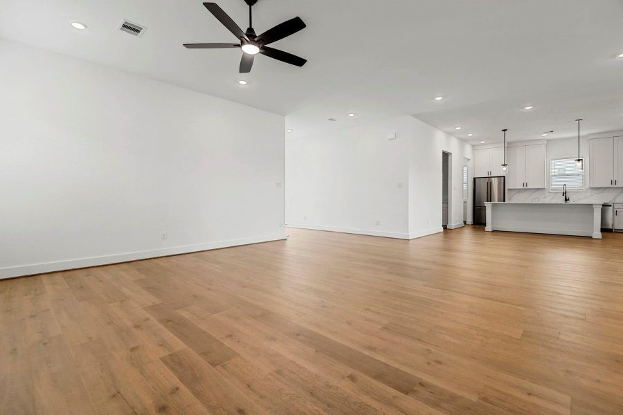 Spacious, unfurnished interior of a new home in Hallimore Ranch, Rosenberg (Image 7). Spacious, unfurnished interior of a new home in Hallimore Ranch, Rosenberg (Image 7).