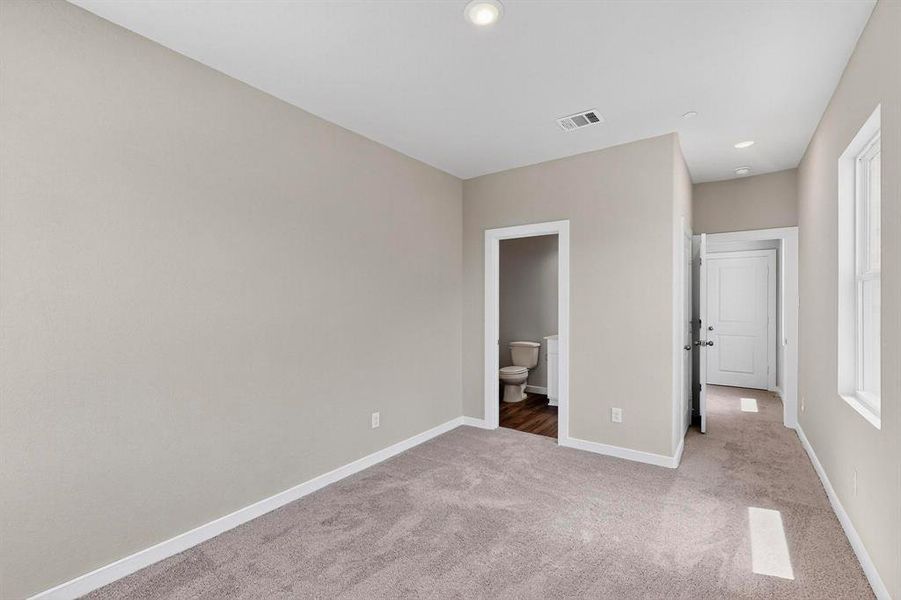 Spacious, unfurnished interior of a new home in Solterra Texas, Mesquite (Image 32).