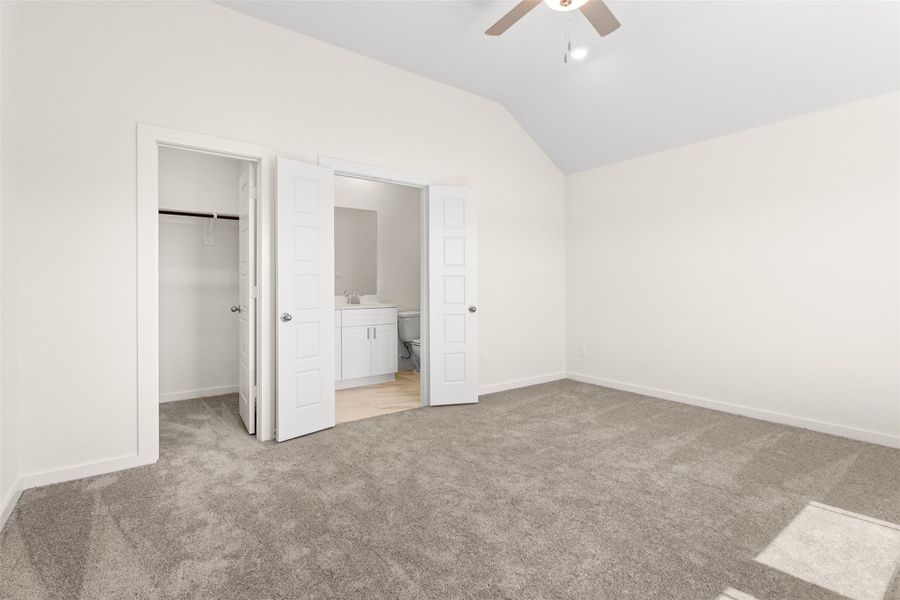 Large primary suite with vaulted ceilings and private en-suite bathroom