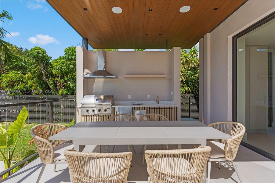 Exterior details and patio area of a home in , Miami (Image 41).