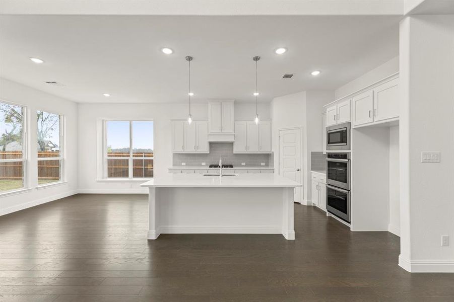 09. 403 Heritage Hill - Kitchen