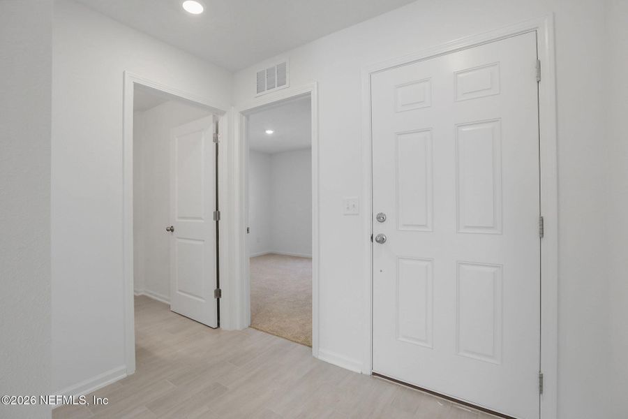 Spacious, unfurnished interior of a new home in Bellbrooke, Jacksonville (Image 27).