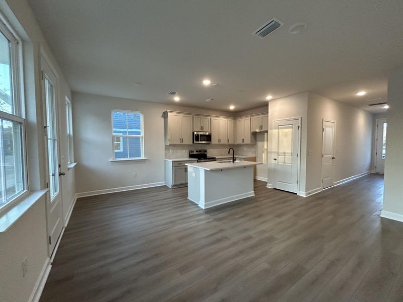 Spacious, unfurnished interior of a new home in , Summerville (Image 24).