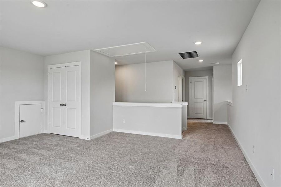 Spacious, unfurnished interior of a new home in Lone Oak, Alvarado (Image 22).