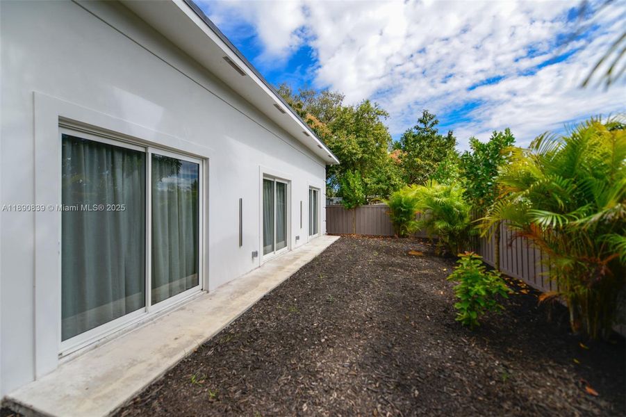 Exterior details and patio area of a home in , Hallandale Beach (Image 2).