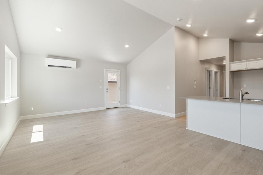 Spacious, unfurnished interior of a new home in Feather Ridge, Redmond (Image 10).