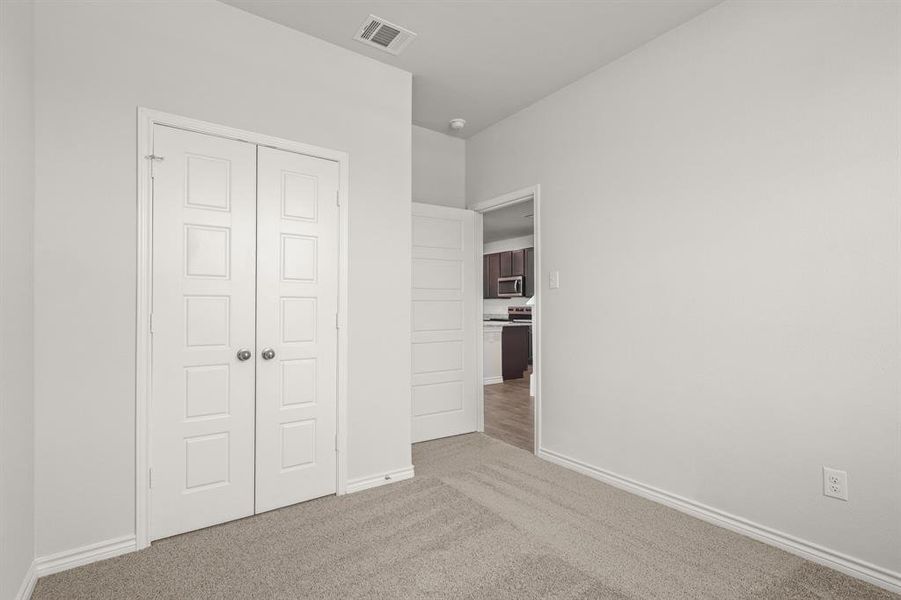Spacious, unfurnished interior of a new home in Sycamore Landing, Fort Worth (Image 22).