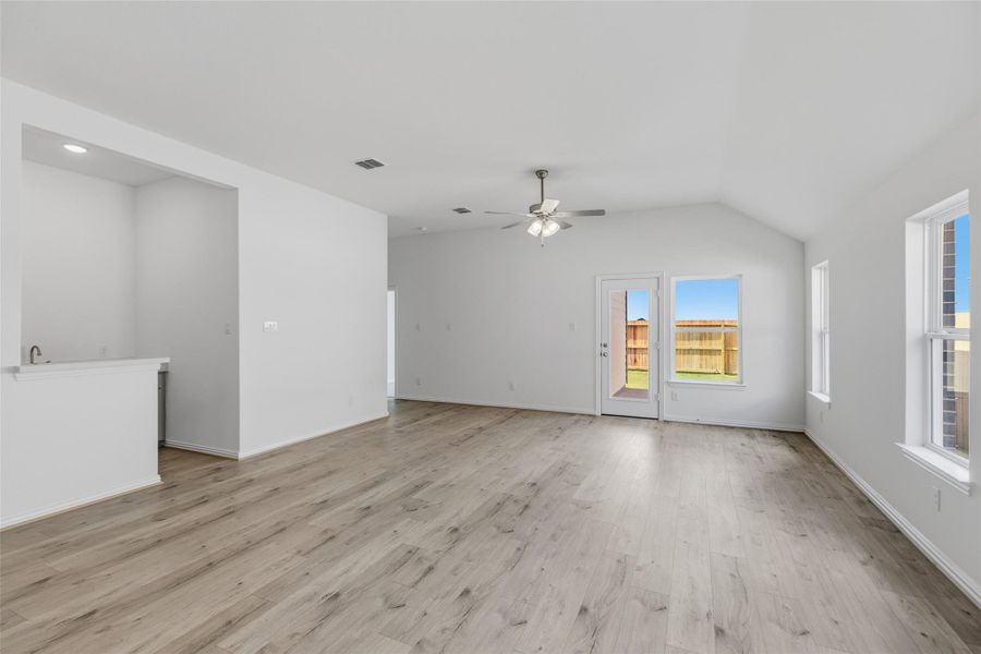 Spacious, unfurnished interior of a new home in Westland Ranch, League City (Image 23).