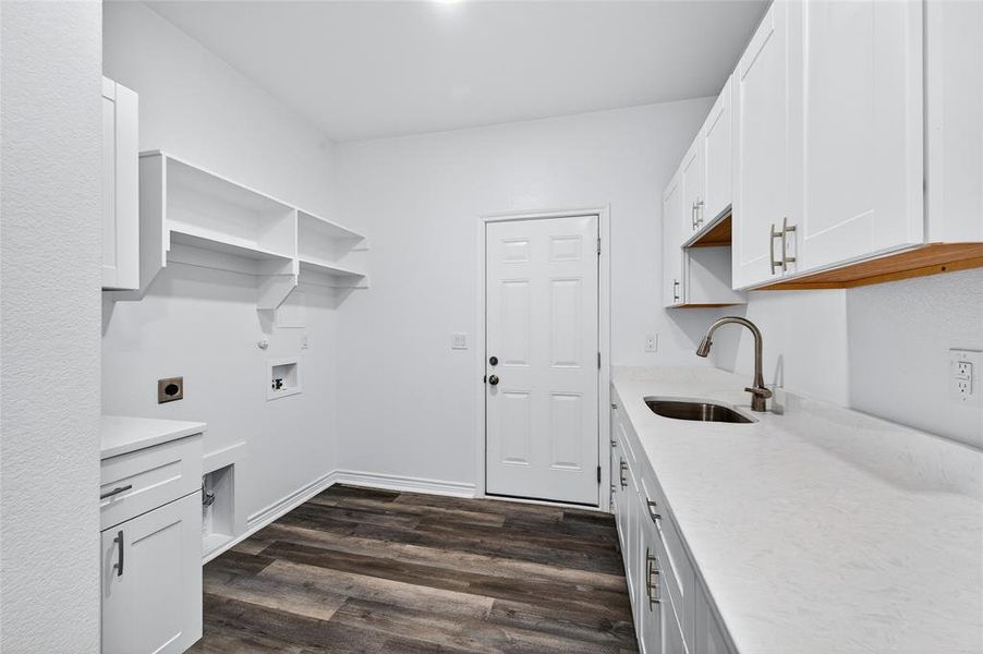 Furnished interior view inside a new home in , Denison (Image 17).