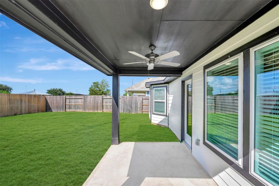 Exterior details and patio area of a home in Summerview, Fulshear (Image 19).
