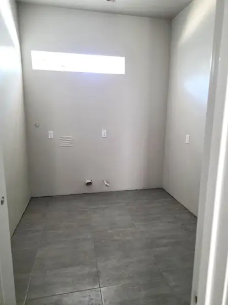 Large laundry/utility room Large laundry/utility room