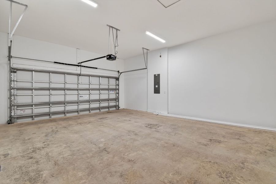 Spacious, unfurnished interior of a new home in Greyhawk Landing, Lake Worth (Image 19).