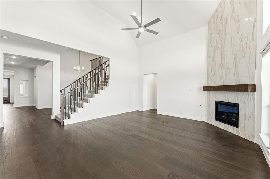 Spacious, unfurnished interior of a new home in Chaparral Park, Oak Point (Image 37). Spacious, unfurnished interior of a new home in Chaparral Park, Oak Point (Image 37).