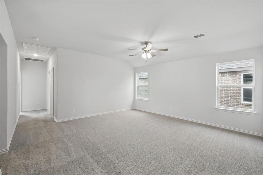 Spacious, unfurnished interior of a new home in Bel Air Village, Sherman (Image 16).