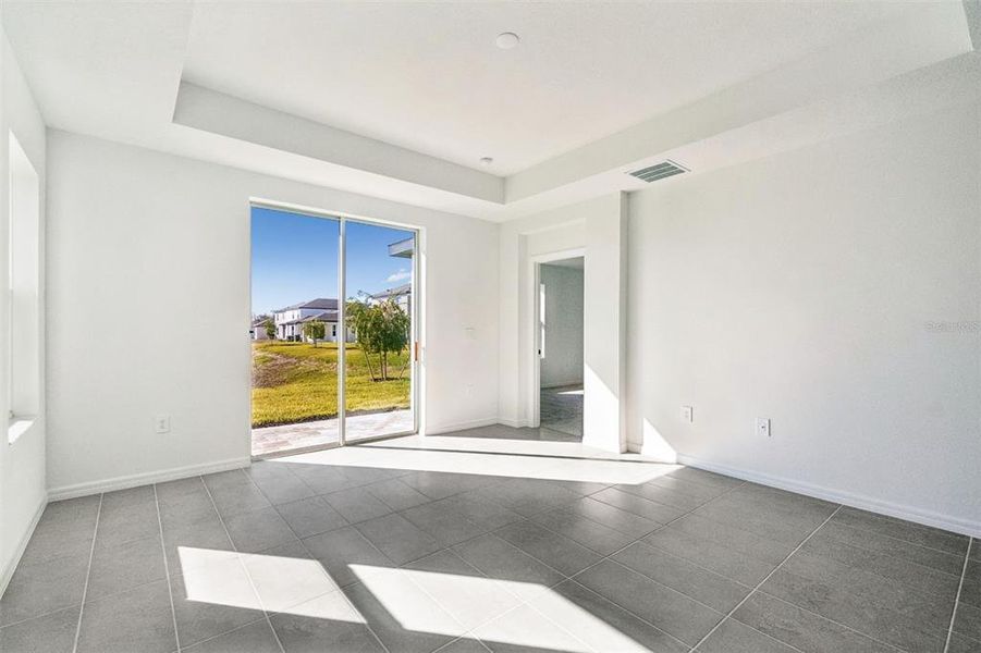 Spacious, unfurnished interior of a new home in Southpointe, Palmetto (Image 11).