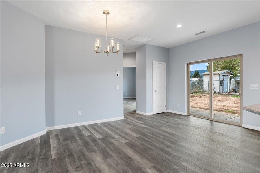 13-Dining Area 13-Dining Area