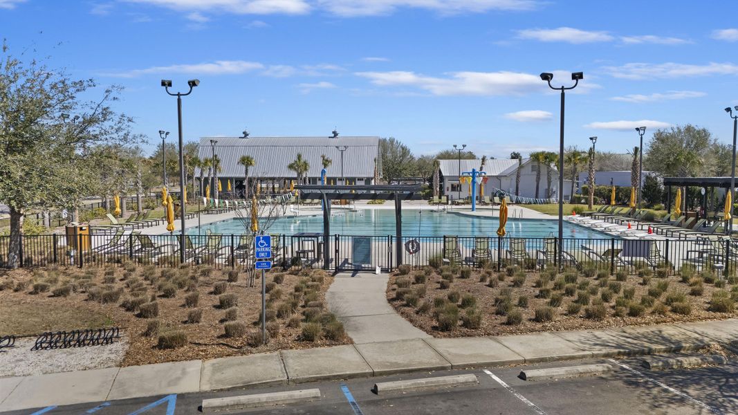 Community amenities in , Summerville (Image 53).