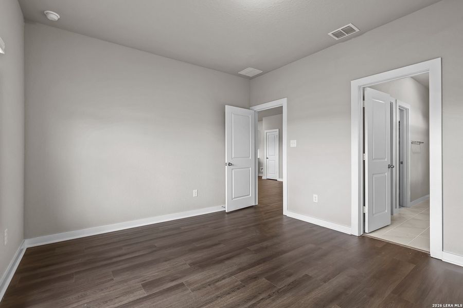 Spacious, unfurnished interior of a new home in Summerlin, San Antonio (Image 27).