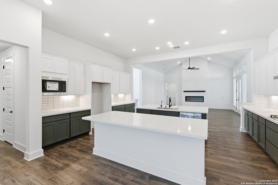 Furnished interior view inside a new home in Mesa Western, Cibolo (Image 15).