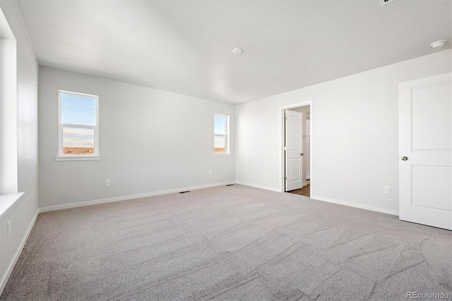 Spacious, unfurnished interior of a new home in The Aurora Highlands, Aurora (Image 24).