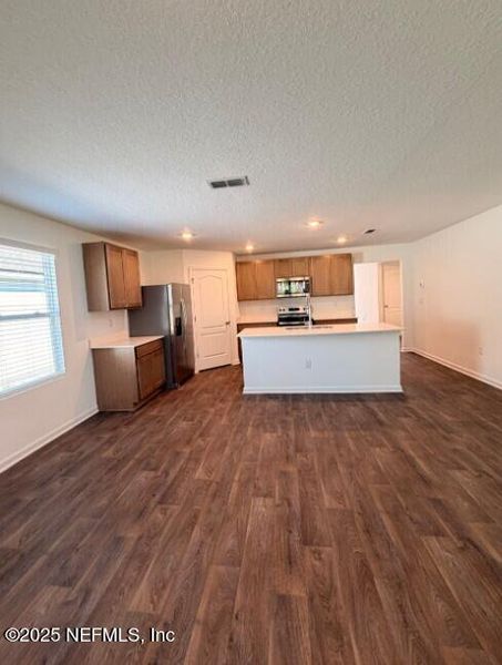 Spacious, unfurnished interior of a new home in Copes Landing, Jacksonville (Image 49).