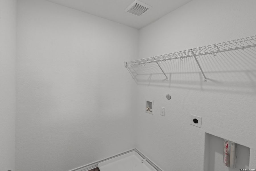 Spacious, unfurnished interior of a new home in Horizon Ridge, San Antonio (Image 19).