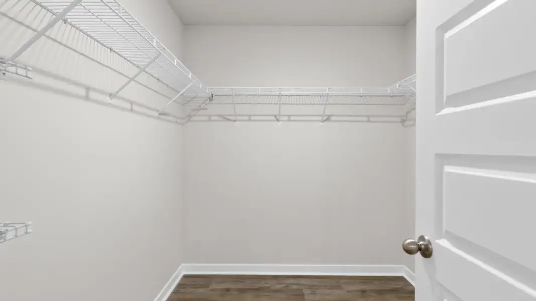 Spacious, unfurnished interior of a new home in Vineyard Trail, Jacksonville (Image 17).