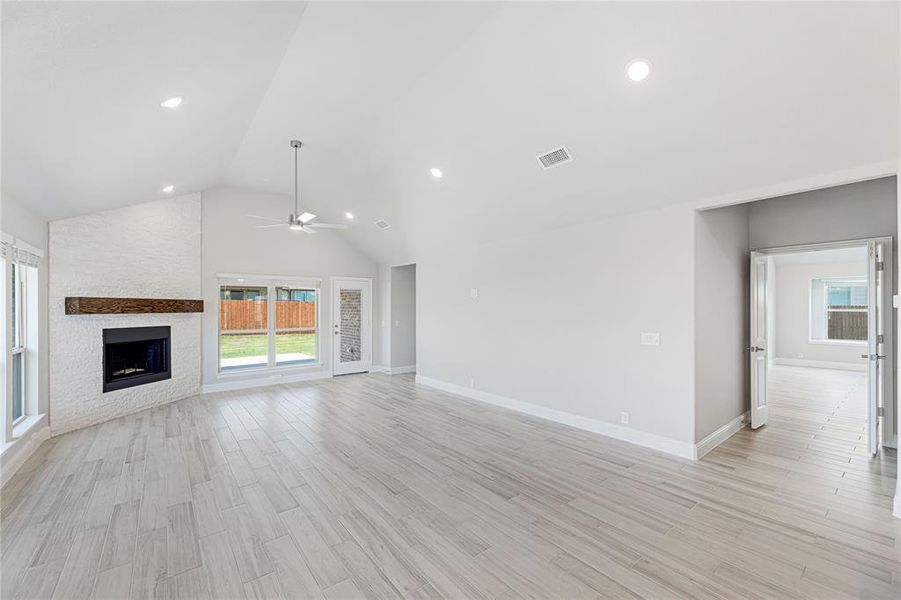 Spacious, unfurnished interior of a new home in Hayes Crossing, Midlothian (Image 27).