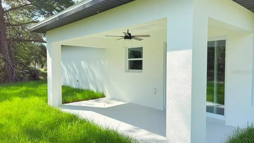 Exterior details and patio area of a home in , Ocklawaha (Image 3).