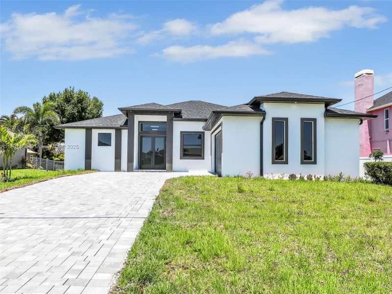 Exterior details and patio area of a home in , Cape Coral (Image 22).