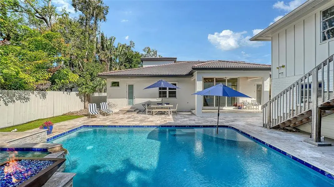 Exterior details and patio area of a home in , Sarasota (Image 3).