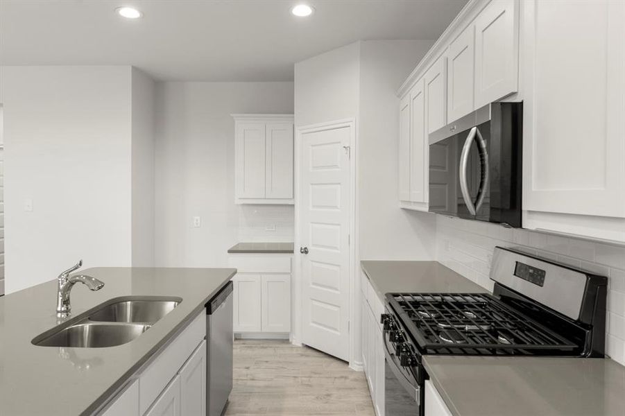 17. 115 Van Horn - Kitchen (4) 17. 115 Van Horn - Kitchen (4)