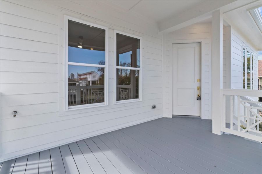 Exterior details and patio area of a home in , Kemah (Image 22).