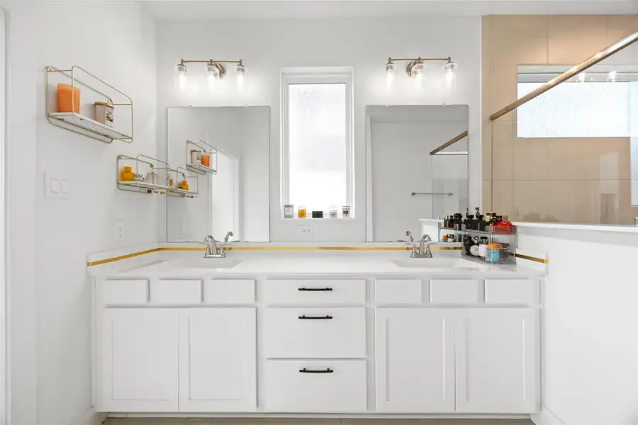 Double Vanity, Clean Look