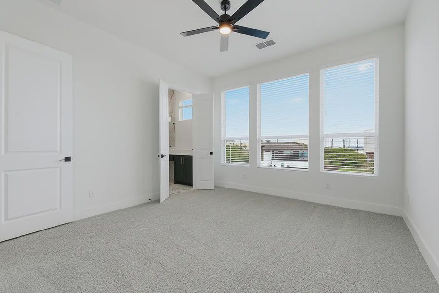 Spacious, unfurnished interior of a new home in Centero at Stone Oak, San Antonio (Image 15).