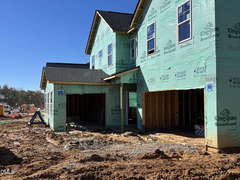 3-Car Garage 3-Car Garage