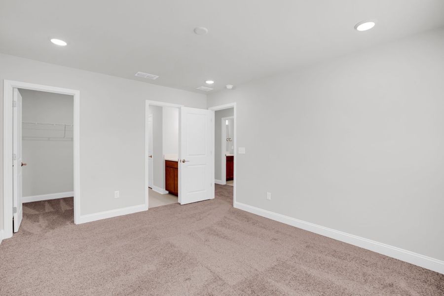 Spacious, unfurnished interior of a new home in Oakleaf Chase, Blythewood (Image 41).