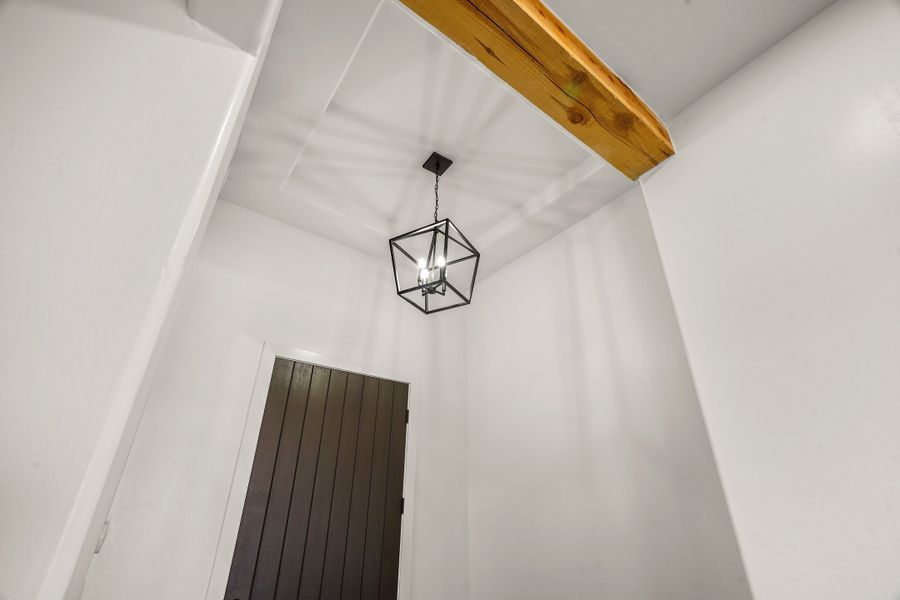 Close-up of interior finishes inside a home in Verdancia, El Paso (Image 19).