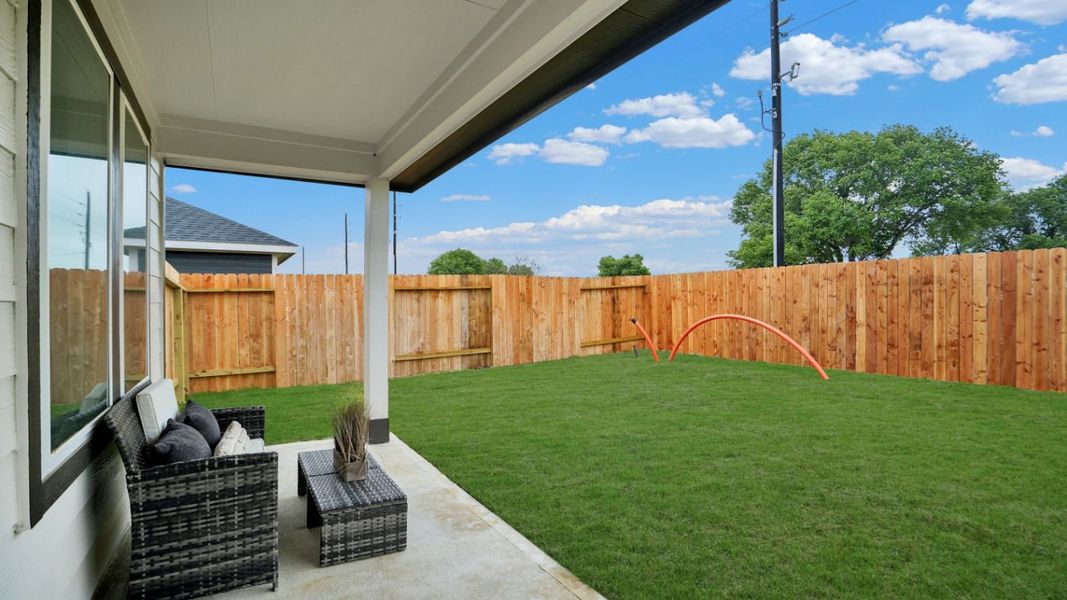 Representative exterior details of a home built from the HARRIS by D.R. Horton in Westward Pointe, Sealy (Image 3).
