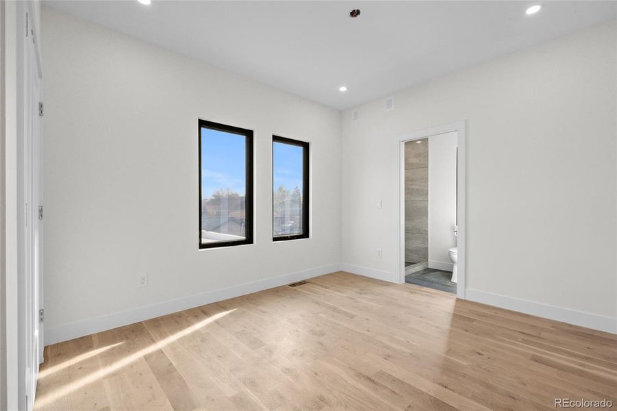 Spacious, unfurnished interior of a new home in , Denver (Image 31).
