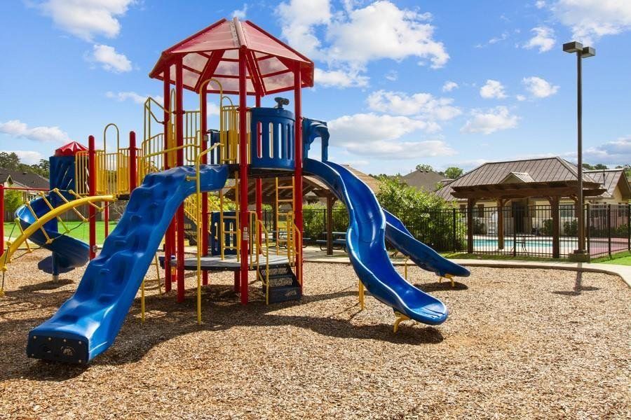 Community amenities in Hills of Westlake, Conroe (Image 11).